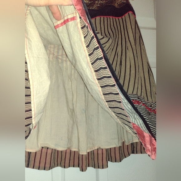 Gorgeous skirt! Sz 8 (wears small) - Picture 5 of 7